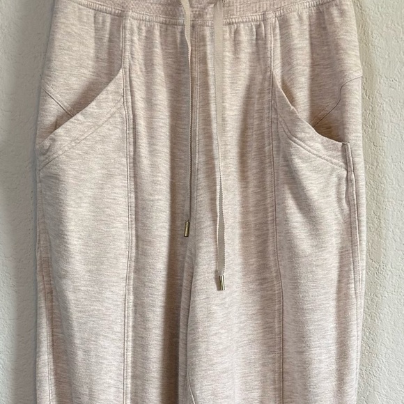 Lululemon Still Chill Jogger Pull On Stretch Waist Jogger Pants Heathered Cashew - Picture 4 of 13